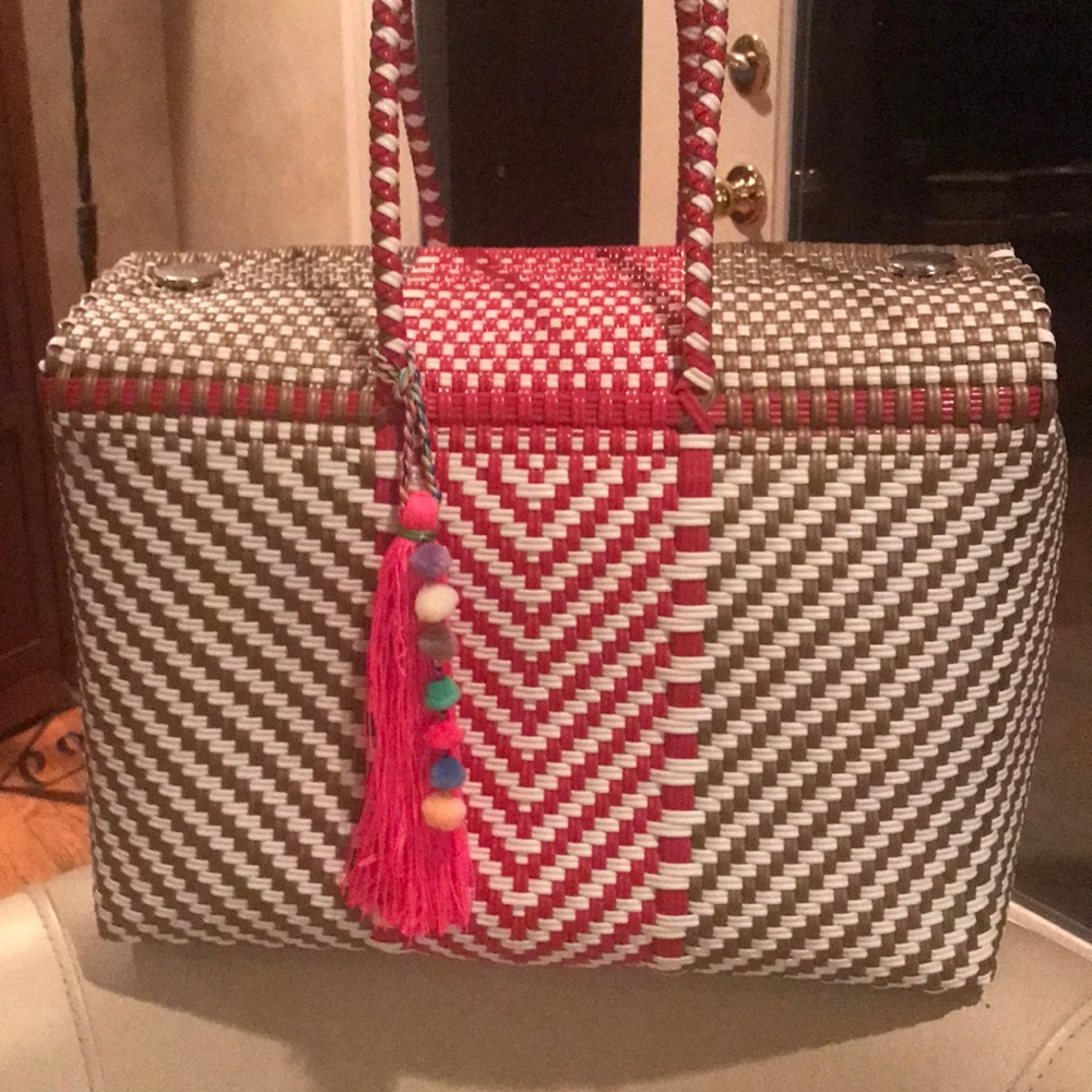 Great woven bag with tassel